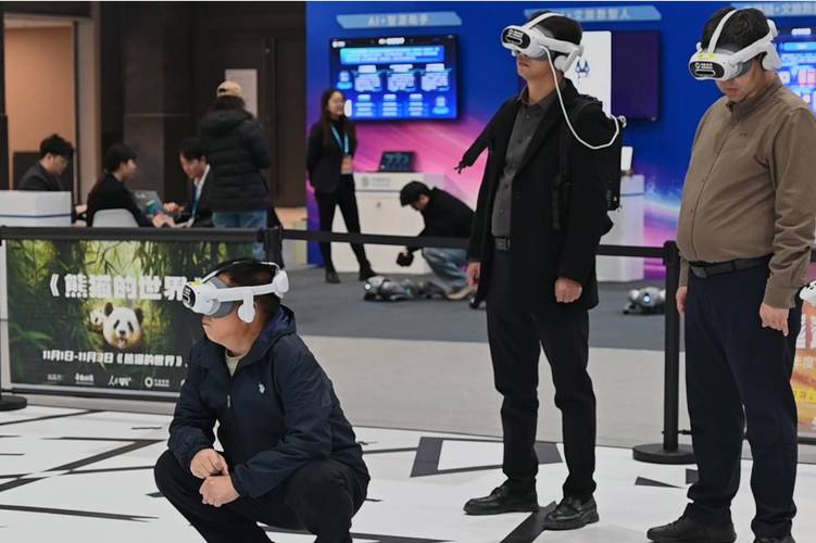 短剧 “VR 全景短剧” 试水：沉浸式观剧体验的未来可能​