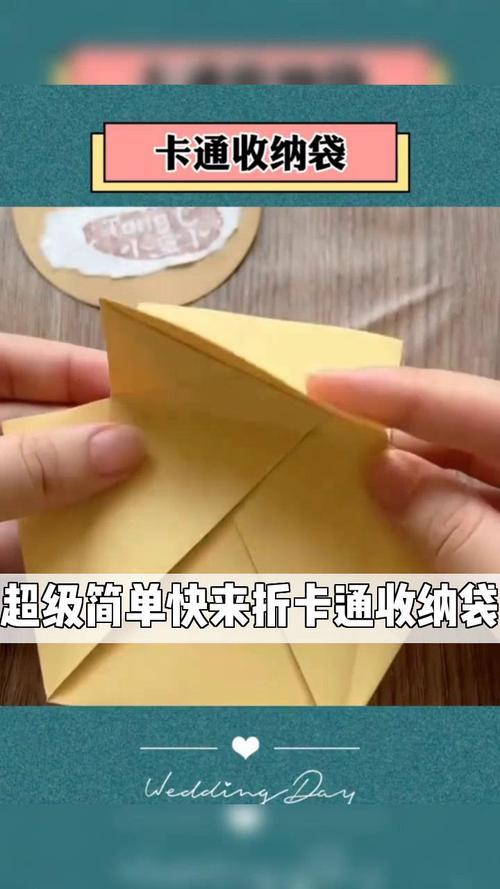 购物纸袋折一折？变身桌面收纳盒！