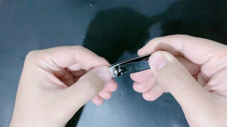 指甲刀钝了？剪砂纸恢复锋利！