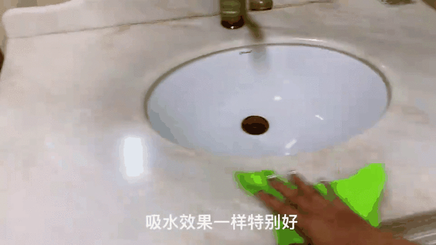旧 T 恤改造抹布！剪成鱼鳞状清洁力翻倍