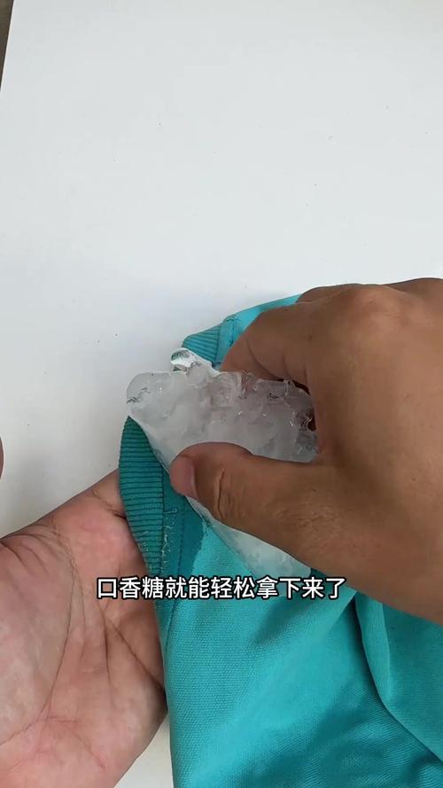 口香糖粘鞋底？花生酱涂抹溶解！