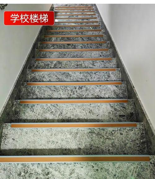 家用梯子防滑？底部贴防滑胶条！